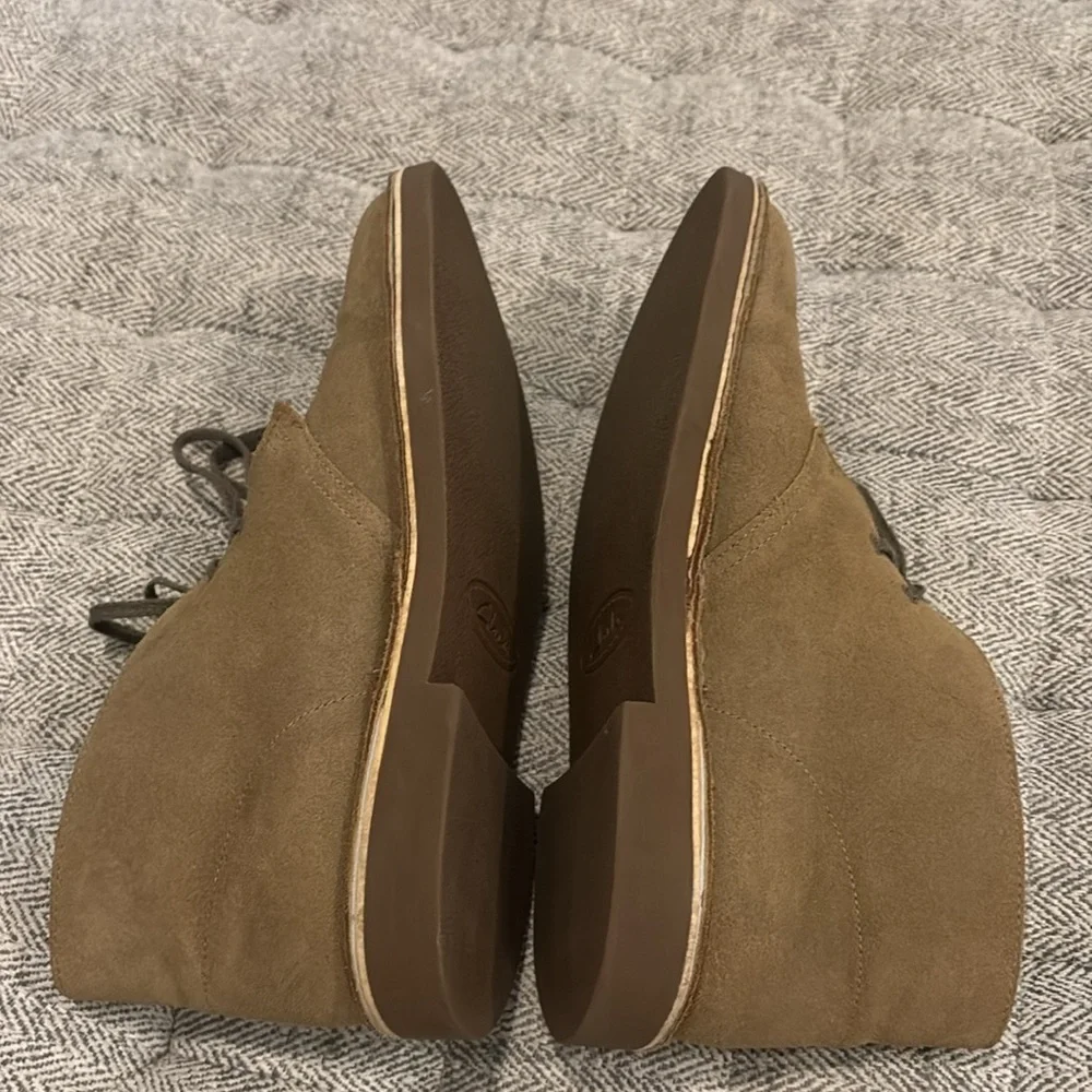 Clarks ankle boots size 10.5 W